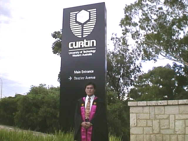 Dav@Curtin entrance1.JPG (49087 bytes)